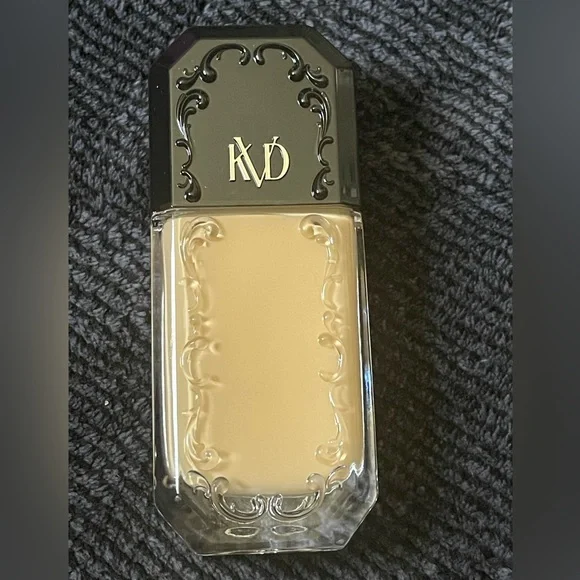 KVD Good Apple Medium 051 Full-Coverage Transfer-Proof Serum Foundation - Picture 4 of 6